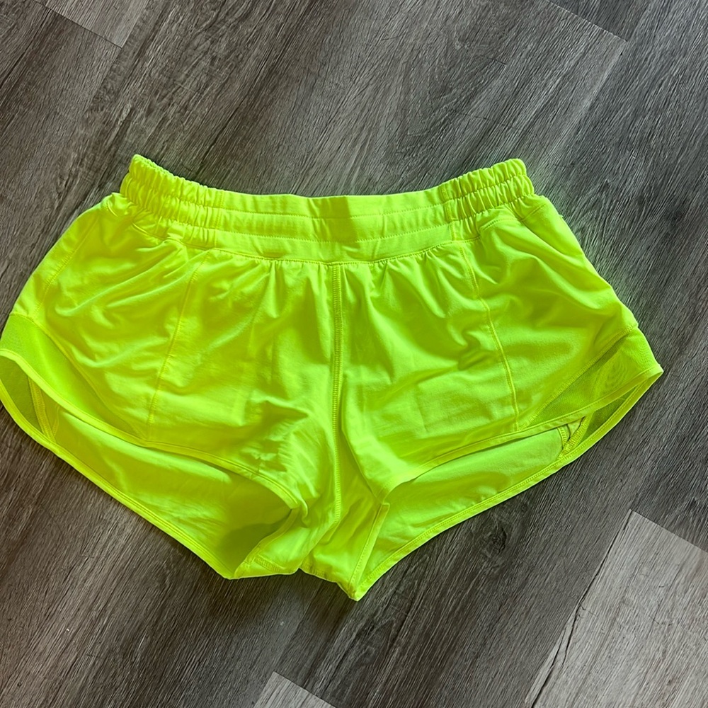 Lululemon Hotty Hot Shorts low rise 2.5”
